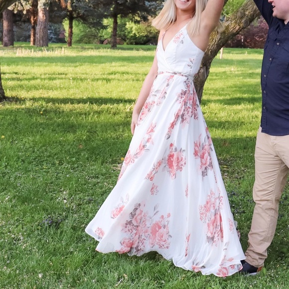 Lulu’s white and pink floral maxi dress - great for engagement/bridal occasions! - Picture 2 of 2